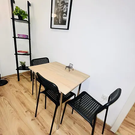 10a 40qm Wi-fi Free Parking Calm Back House Διαμέρισμα