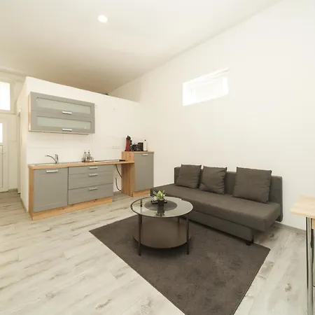 10a 40qm Wi-fi Free Parking Calm Back House Appartamento
