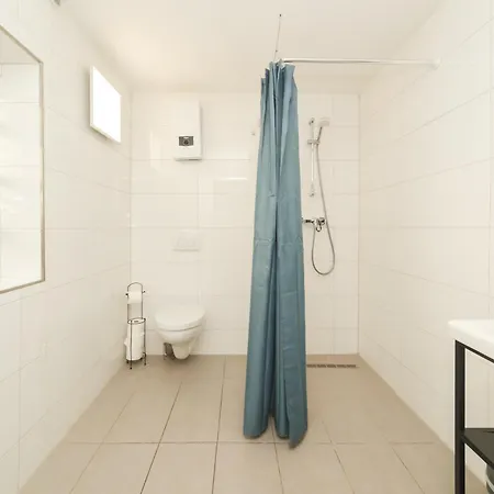 10a 40qm Wi-fi Free Parking Calm Back House